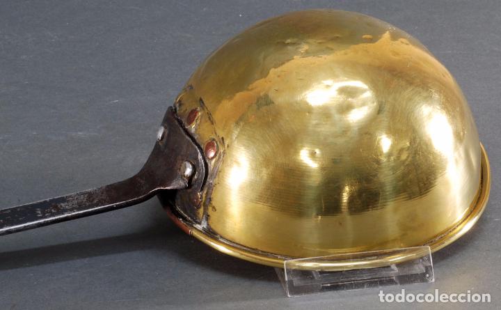 Antig&uuml;edades: Cazo bronce con mango hierro S XVIII - Foto 6