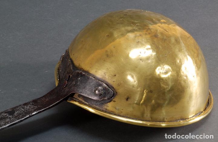 Antig&uuml;edades: Cazo bronce con mango hierro S XVIII - Foto 5
