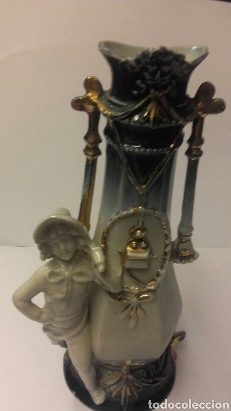 Antig&uuml;edades: Bonito jarroncito de porcelana - Foto 1