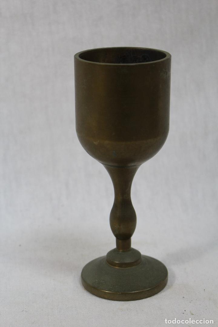 Antig&uuml;edades: copa en bronce - Foto 2