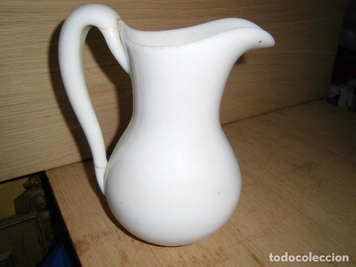 Antig&uuml;edades: jarra de porcelana blanca, - Foto 1