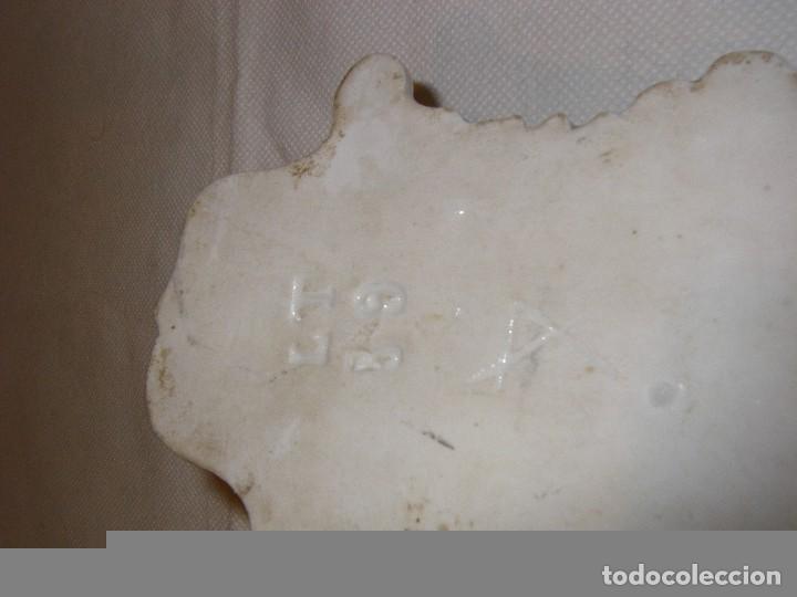 Antig&uuml;edades: Benditera de porcelana siglo XIX - Foto 2