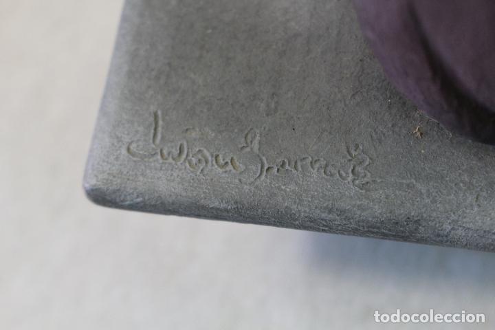 Antig&uuml;edades: figura en resina firmada - Foto 7
