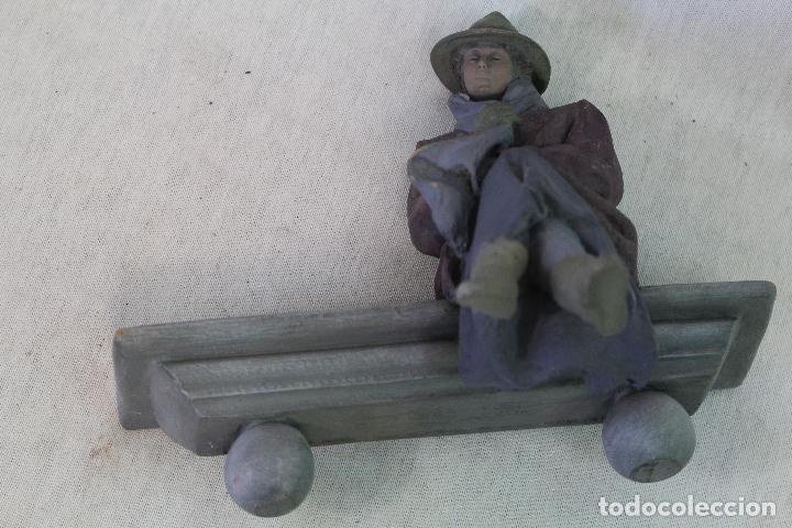 Antig&uuml;edades: figura en resina firmada - Foto 8