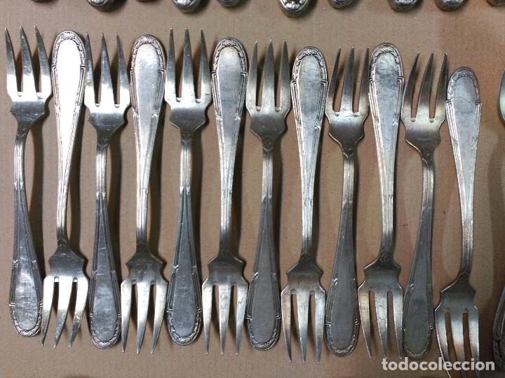 Antig&uuml;edades: Cuberteria de metal plateado (69 piezas) - Foto 5