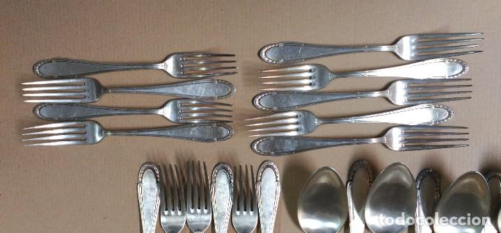 Antig&uuml;edades: Cuberteria de metal plateado (69 piezas) - Foto 11