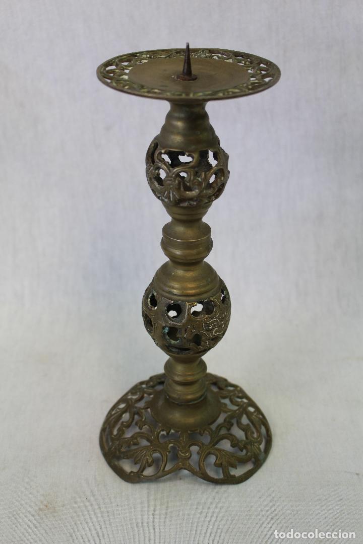 Antig&uuml;edades: candelero de altar candelabro en bronce - Foto 1