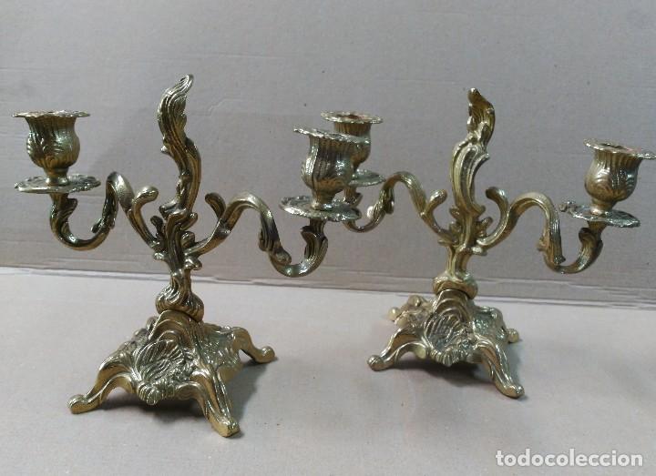 Antig&uuml;edades: Pareja de candelabros de bronce - Foto 1