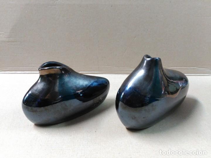 Antig&uuml;edades: Pareja de jarrones de porcelana de Manises - Foto 3