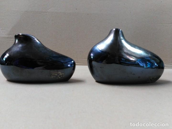 Antig&uuml;edades: Pareja de jarrones de porcelana de Manises - Foto 4