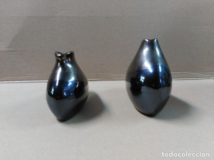 Antig&uuml;edades: Pareja de jarrones de porcelana de Manises - Foto 5
