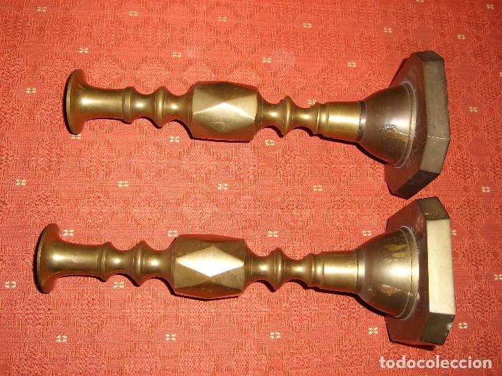 Antig&uuml;edades: portavelaspareja de candelabros - Foto 1