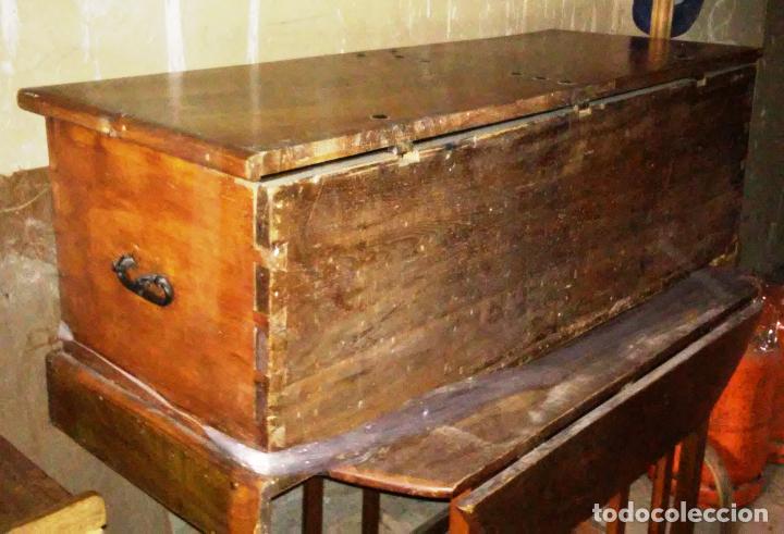 Antig&uuml;edades: Arca antigua de madera de nogal blanco - Foto 6