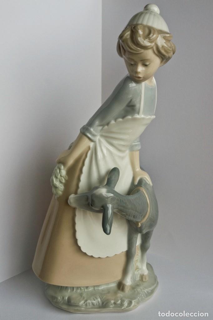 Antig&uuml;edades: Figura aldeana con cabra Nao - Foto 2