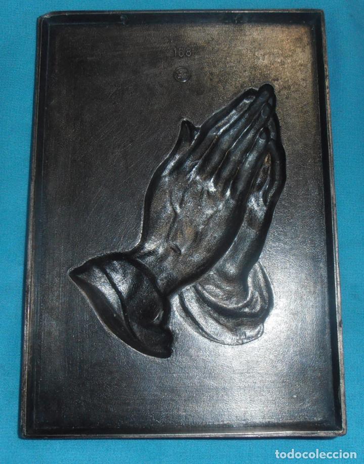 Antig&uuml;edades: MANOS EN ORACION, BAJORRELIEVE DE A. DURERO - Foto 2
