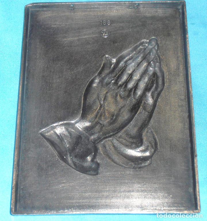Antig&uuml;edades: MANOS EN ORACION, BAJORRELIEVE DE A. DURERO - Foto 7