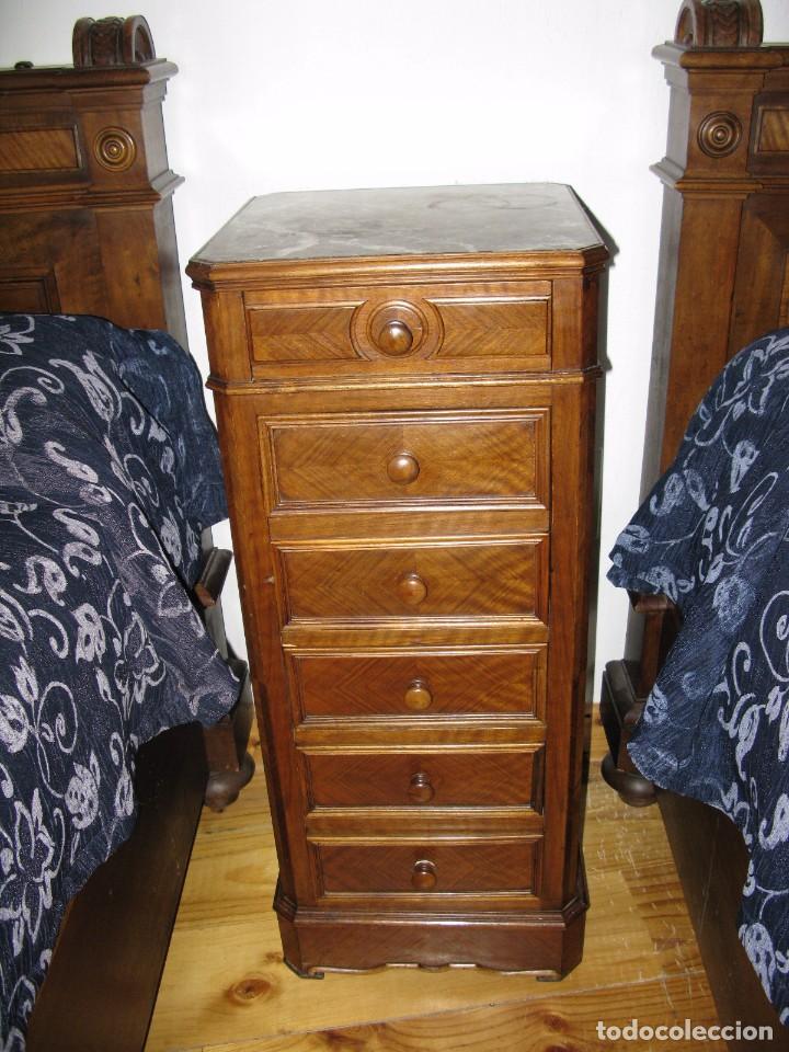 Antig&uuml;edades: Antiguo Dormitorio de nogal s.XIX - Foto 2