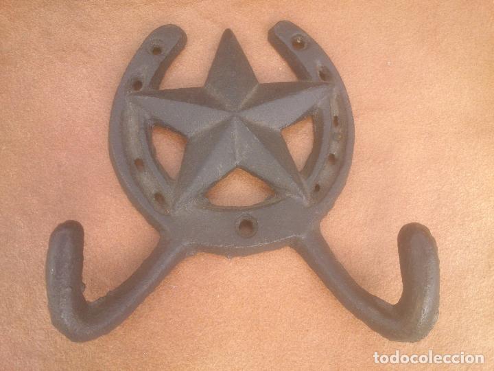 Antig&uuml;edades: COLGADOR EN FUNDIDO - Foto 1