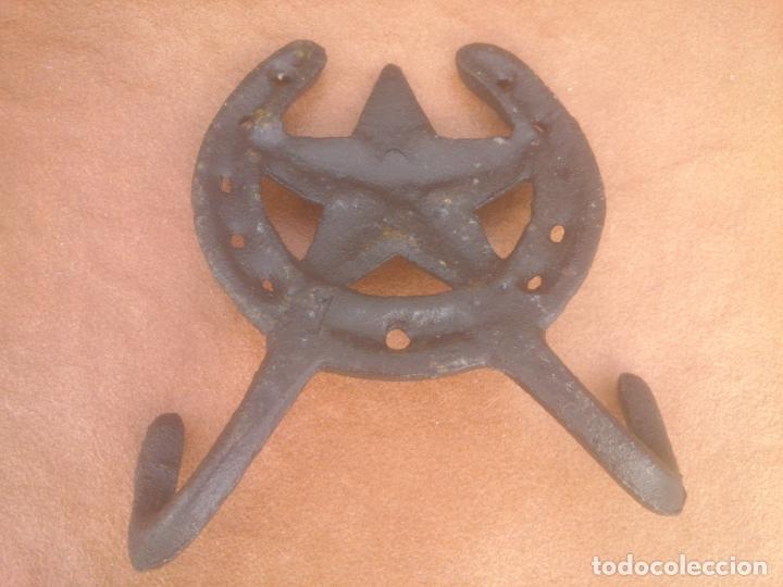 Antig&uuml;edades: COLGADOR EN FUNDIDO - Foto 2