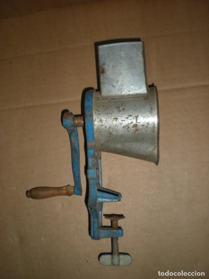 Antig&uuml;edades: molinillo de pan manual, marca Elma - Foto 1