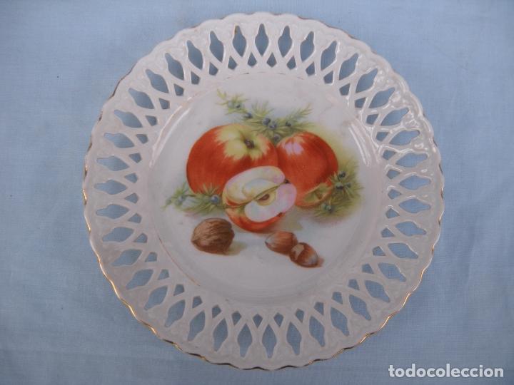 Antig&uuml;edades: PLATO CALADO EN PORCELANA. - Foto 1