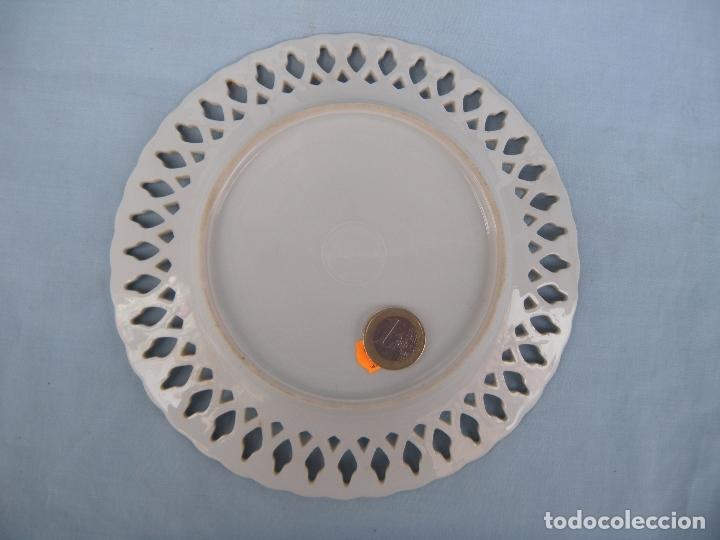 Antig&uuml;edades: PLATO CALADO EN PORCELANA. - Foto 2