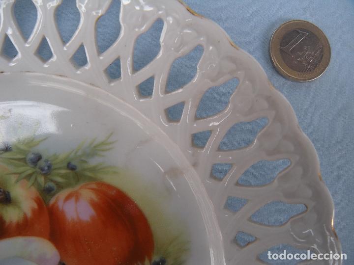 Antig&uuml;edades: PLATO CALADO EN PORCELANA. - Foto 3