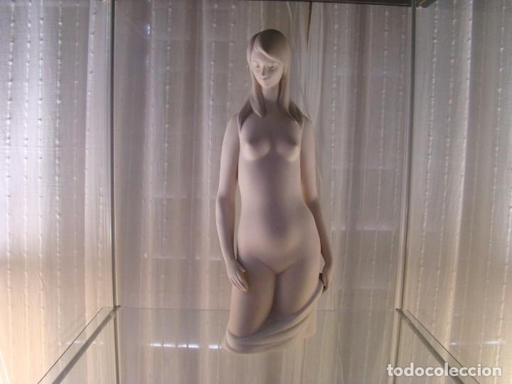 Antig&uuml;edades: Figura mujer de LLADRO - Foto 1