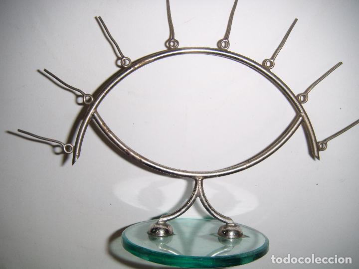 Antiguidades: SOPORTE DE ESCAPARATISMO  EN CRISTAL Y METAL ANTIGUO