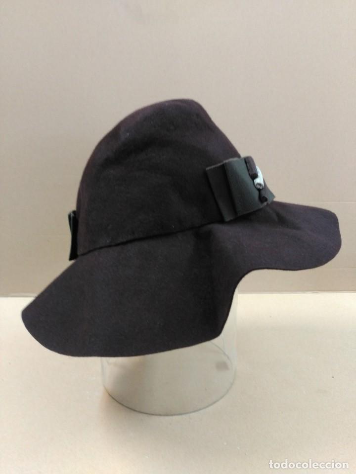 Antig&uuml;edades: Sombrero de fieltro marron, con ala - Foto 1