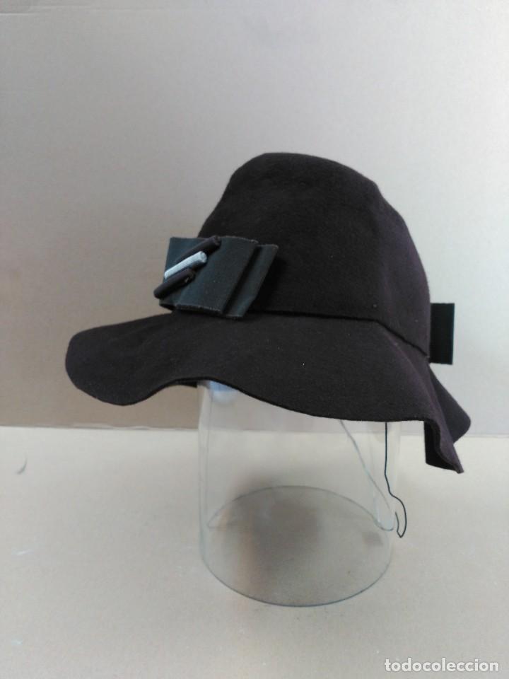 Antig&uuml;edades: Sombrero de fieltro marron, con ala - Foto 2
