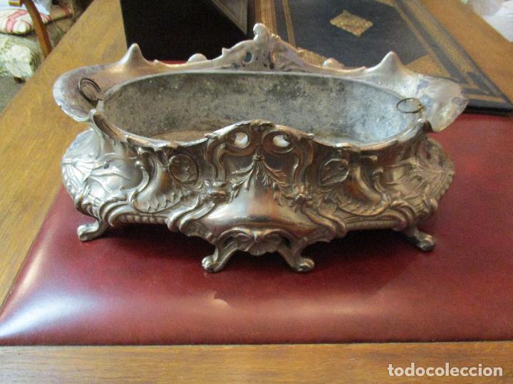 Antig&uuml;edades: centro de mesa de metal barroco - Foto 3