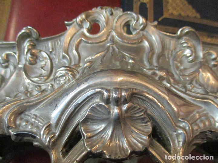 Antig&uuml;edades: centro de mesa de metal barroco - Foto 6