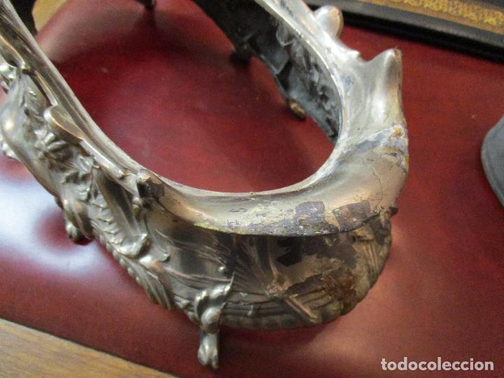 Antig&uuml;edades: centro de mesa de metal barroco - Foto 7