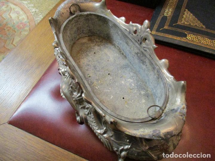 Antig&uuml;edades: centro de mesa de metal barroco - Foto 8