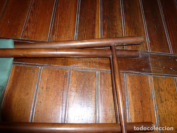 Antig&uuml;edades: SILLA PLEGABLE PARA IR A MISA - Foto 2