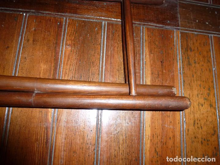 Antig&uuml;edades: SILLA PLEGABLE PARA IR A MISA - Foto 3