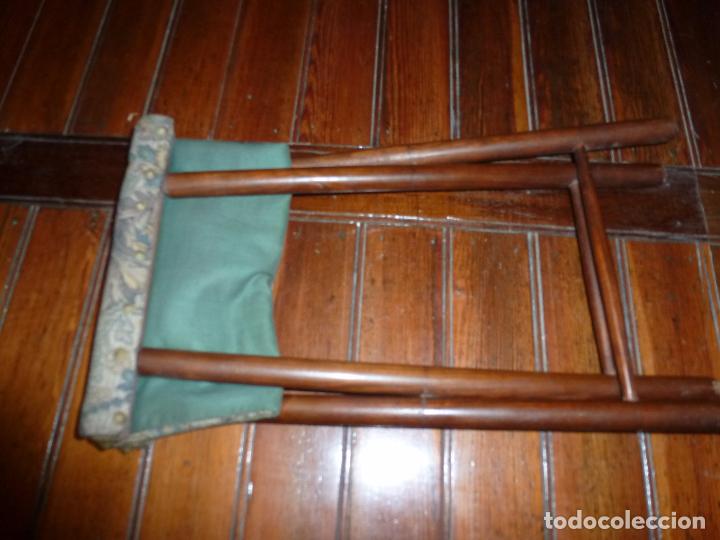 Antig&uuml;edades: SILLA PLEGABLE PARA IR A MISA - Foto 4