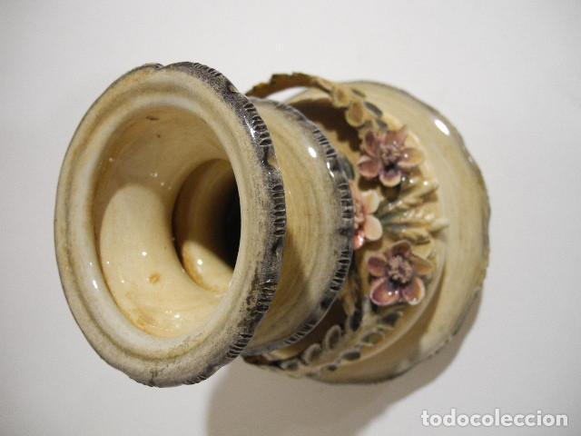 Antig&uuml;edades: Florero de cer&aacute;mica de Capodimonte - Foto 2