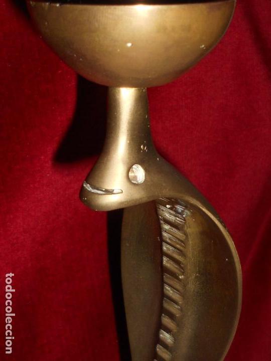 Antig&uuml;edades: ANTIGUO PORTAVELAS DE BRONCE TIPO COBRA - Foto 2