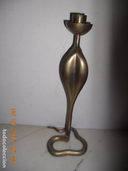 Antig&uuml;edades: ANTIGUO PORTAVELAS DE BRONCE TIPO COBRA - Foto 6