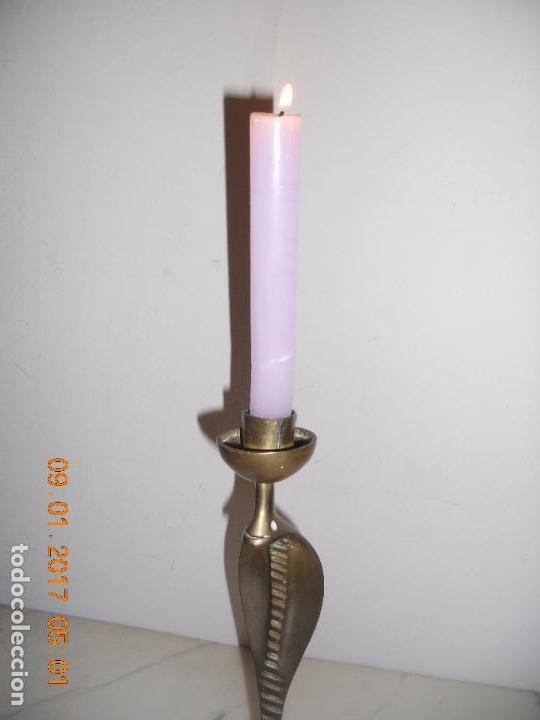Antig&uuml;edades: ANTIGUO PORTAVELAS DE BRONCE TIPO COBRA - Foto 10