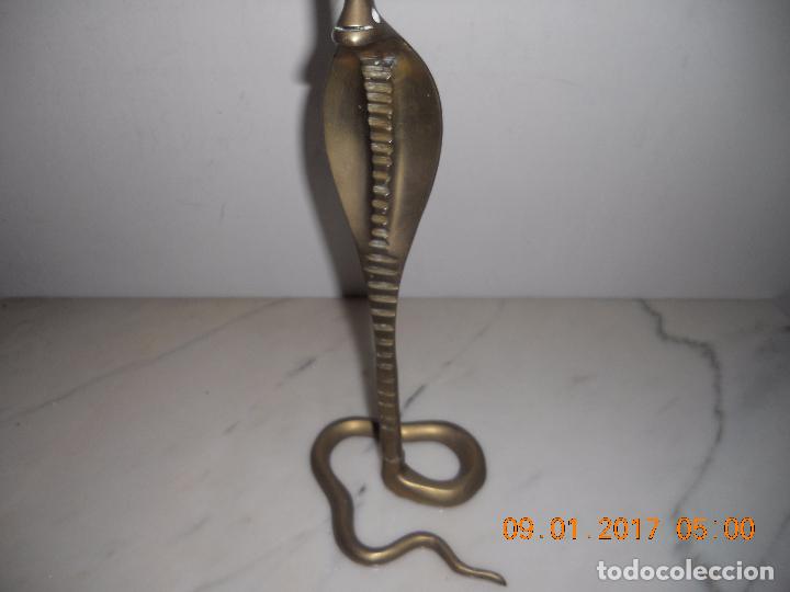 Antig&uuml;edades: ANTIGUO PORTAVELAS DE BRONCE TIPO COBRA - Foto 12