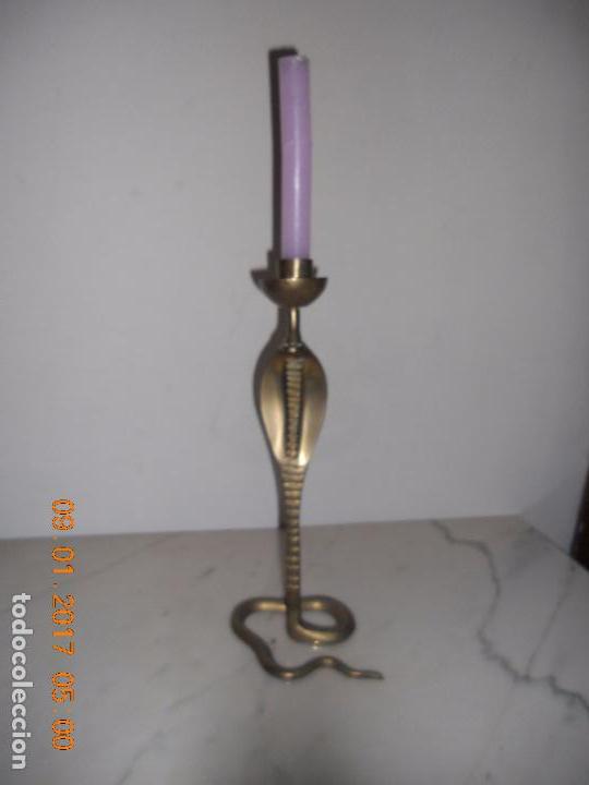 Antig&uuml;edades: ANTIGUO PORTAVELAS DE BRONCE TIPO COBRA - Foto 13
