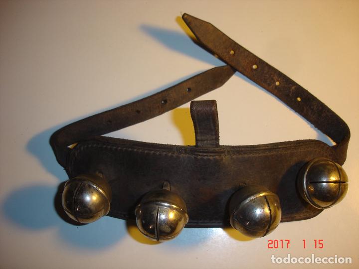 Antig&uuml;edades: GUARNICI&Oacute;N CABALLOS 4 CASCABELES - Foto 1