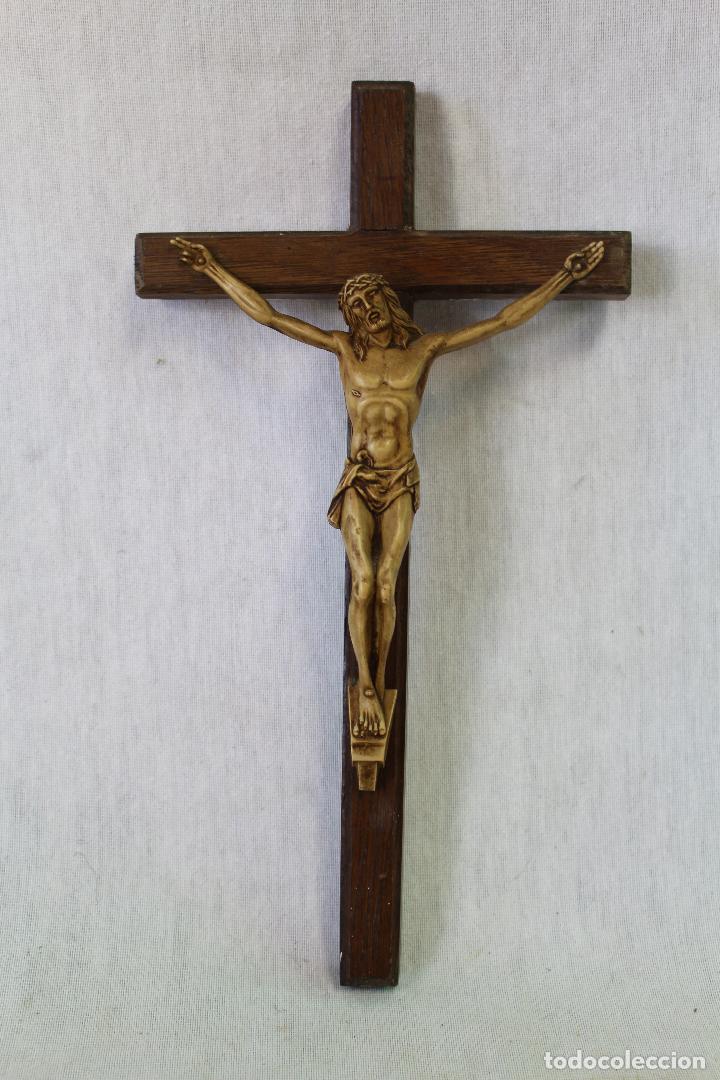 Antig&uuml;edades: cristo en la cruz de pasta y madera - Foto 2