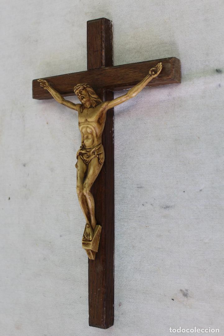 Antig&uuml;edades: cristo en la cruz de pasta y madera - Foto 4