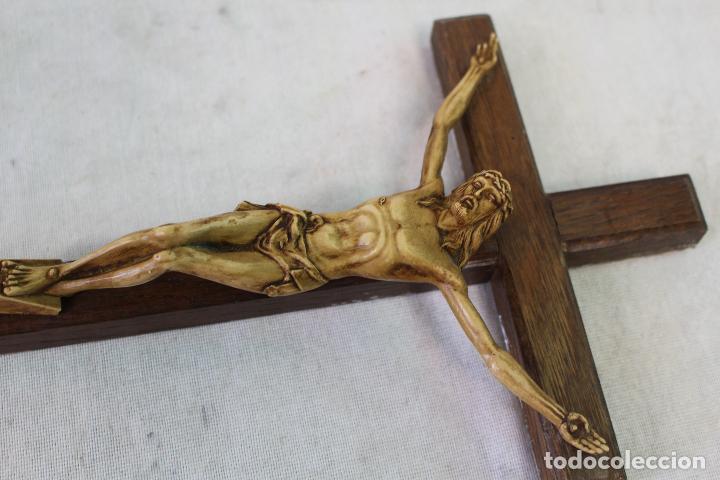 Antig&uuml;edades: cristo en la cruz de pasta y madera - Foto 5