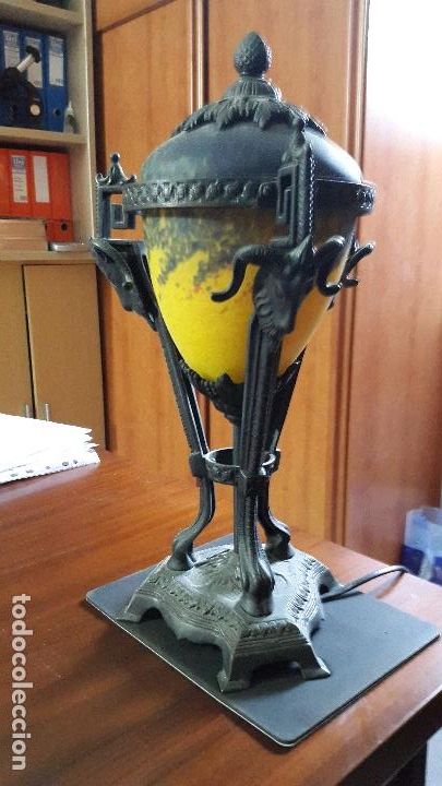 Antiquit&eacute;s: lampara modernista art nouveau de bronce y vidrio opalino