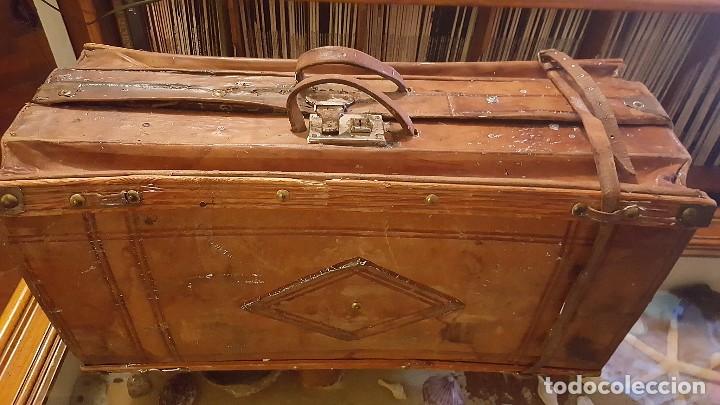 Antig&uuml;edades: Maleta de viajante de comercio. En cuero. - Foto 2